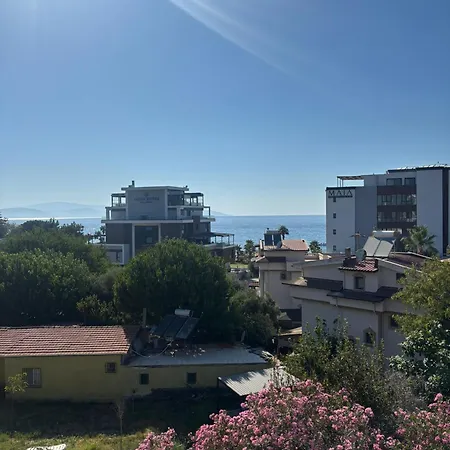 Zeus Hotel *